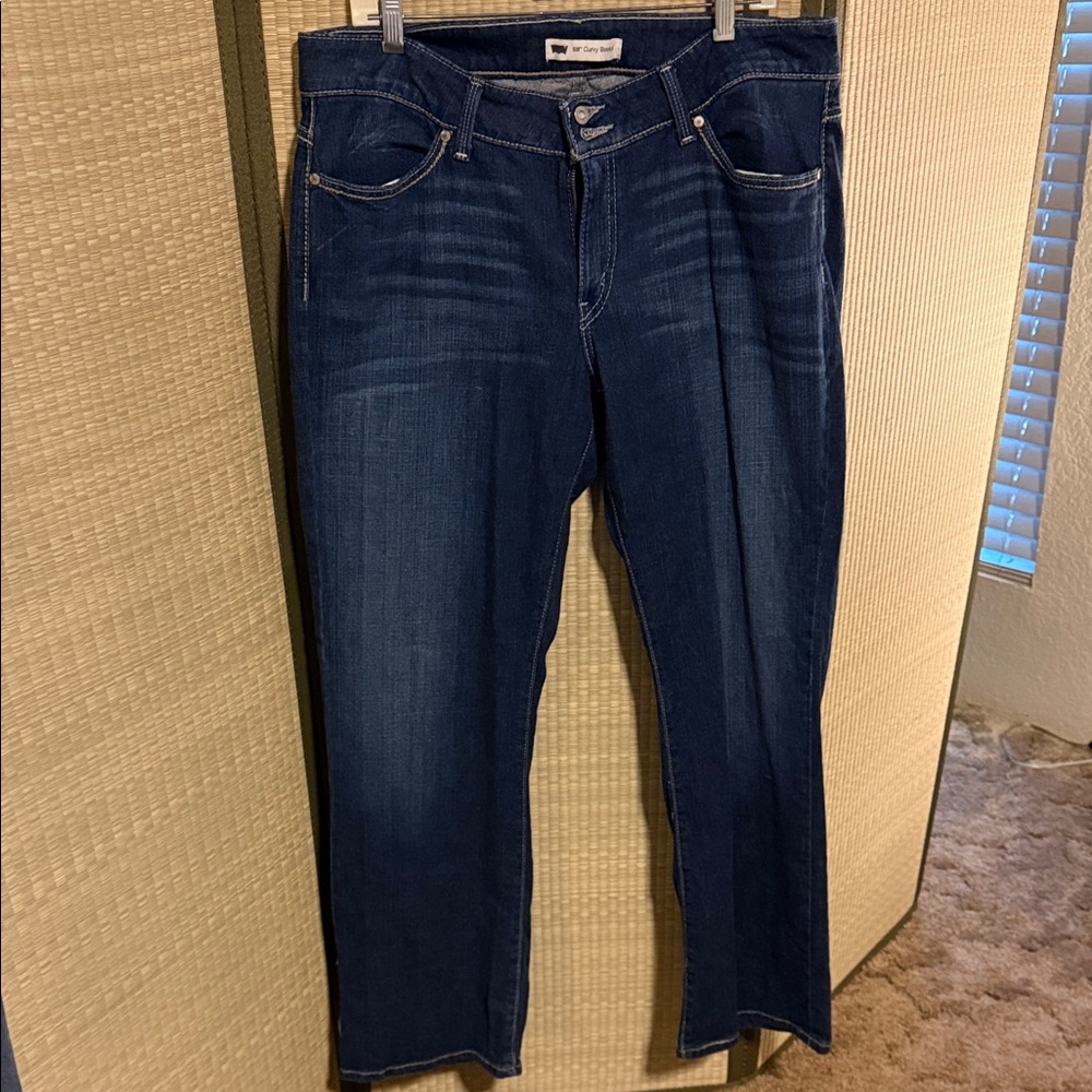 Women’s Levi curvy fit , boot cut jeans